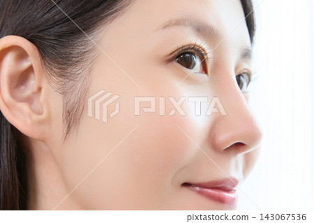 睫毛燙後,眼睛的側面輪廓非常漂亮。 睫毛燙後,眼睛的側面輪廓非常漂亮。 143067536