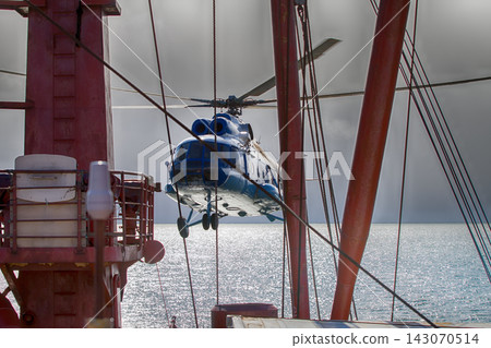 ship-based helicopter 143070514