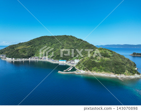 從愛媛郡八幡濱市俯瞰大島 從愛媛郡八幡濱市俯瞰大島 143070898