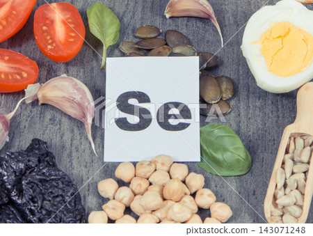 Healthy food containing natural selenium, fiber and other vitamins and minerals 143071248