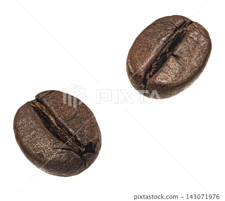 Falling coffee beans isolated on white background full depth of field Falling coffee beans isolated on white background full depth of field 143071976