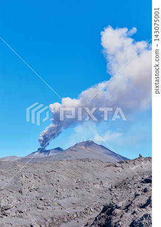 Impressive eruption of Mount Etna in Sicily, expelling a large column of dark ash Impressive eruption of Mount Etna in Sicily, expelling a large column of dark ash 143075001
