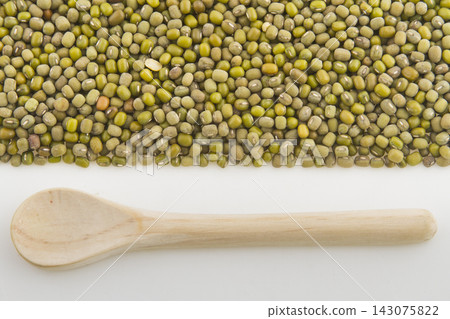 Mung bean closely, Vigna radiata Mung bean closely, Vigna radiata 143075822