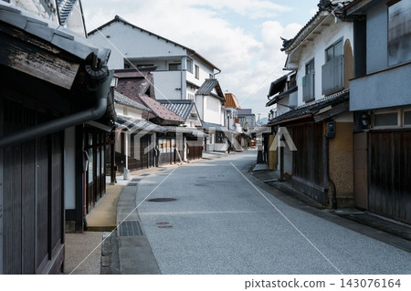 日本兵庫縣丹波篠山市河原町妻入商家群寧靜街道 143076164