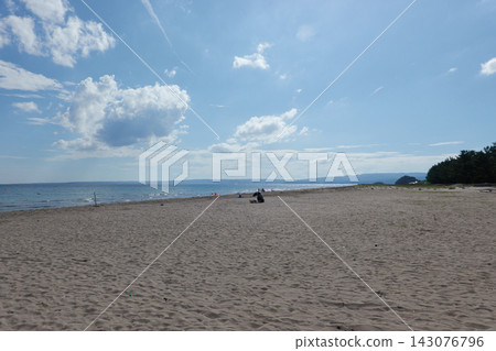 八茅崎海灘,波光粼粼的夏日大海 八茅崎海灘,波光粼粼的夏日大海 143076796