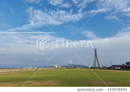 Himi Himinoe Park: A large lawn and a cable-stayed bridge. Himi Himinoe Park: A large lawn and a cable-stayed bridge. 143076849