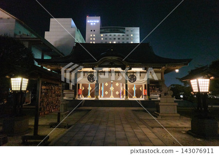 榮神社,參拜殿,飾有三葉蜀葵紋章的帷幔 榮神社,參拜殿,飾有三葉蜀葵紋章的帷幔 143076911