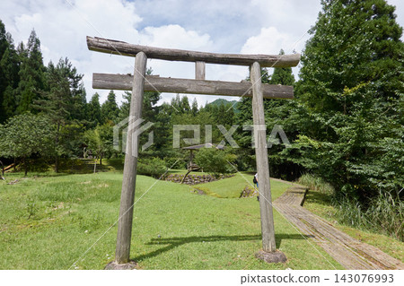 Wooden torii gate along the Yamakuni River, Yamakuni-cho, Nakatsu City, Oita Prefecture Wooden torii gate along the Yamakuni River, Yamakuni-cho, Nakatsu City, Oita Prefecture 143076993