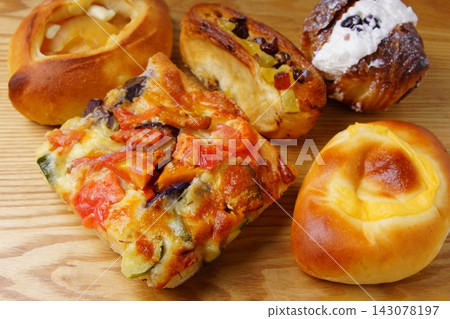 Sweet bread, pizza bread 143078197