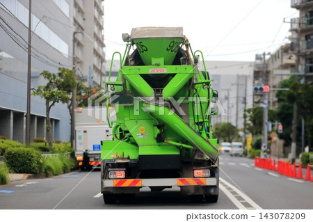 Agitator truck (concrete mixer truck) Agitator truck (concrete mixer truck) 143078209