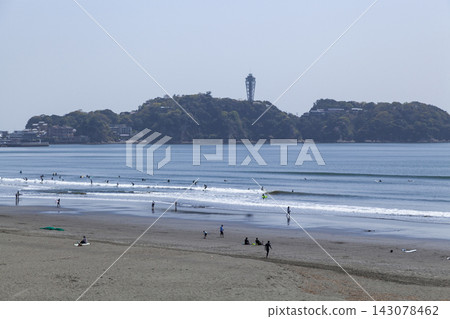 Shonan Katase Nishihama: A spring landscape with Enoshima Island in the background. Shonan Katase Nishihama: A spring landscape with Enoshima Island in the background. 143078462