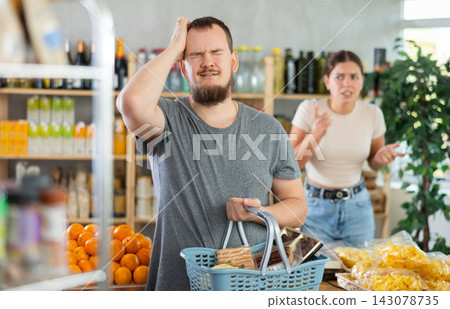 Family quarrel between a husband and wife in grocery supermarket 143078735