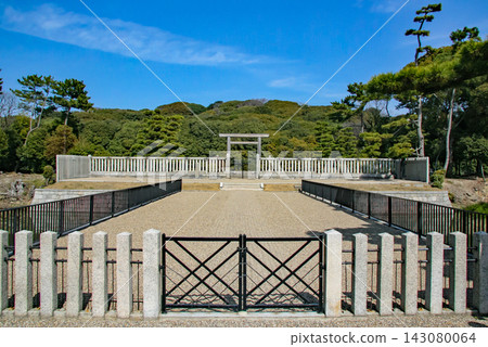 The worship site of the Daisenryo Kofun (Emperor Nintoku's tomb) in Sakai. The worship site of the Daisenryo Kofun (Emperor Nintoku's tomb) in Sakai. 143080064