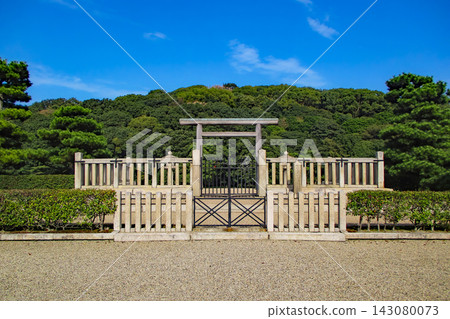 The worship site of the Misanzai Tumulus (Emperor Richu's tomb) in Kamiishizu, Sakai. The worship site of the Misanzai Tumulus (Emperor Richu's tomb) in Kamiishizu, Sakai. 143080073