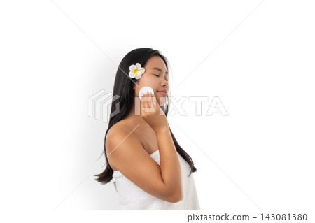 Woman using cotton pad for spa routine, isolated, PNG Woman using cotton pad for spa routine, isolated, PNG 143081380
