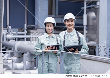 樓宇維護人員正在檢查設備。照片由東京電子專門學校電波學園提供。 143081554