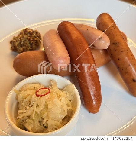 香腸拼盤和酸菜 143082294