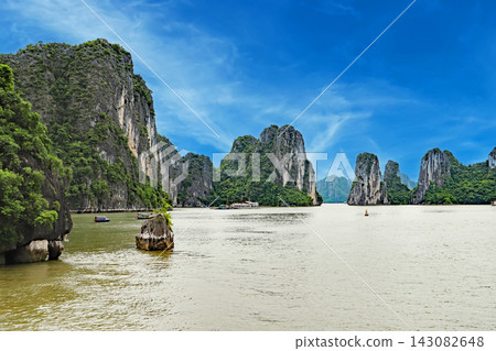 Ha Long Bay, a UNESCO World Heritage Site in northern Vietnam. Ha Long Bay, a UNESCO World Heritage Site in northern Vietnam. 143082648