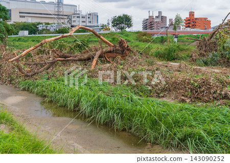 The Yadagawa River shows the scars of record-breaking short-term heavy rainfall (Nagoya City, Aichi Prefecture) 143090252
