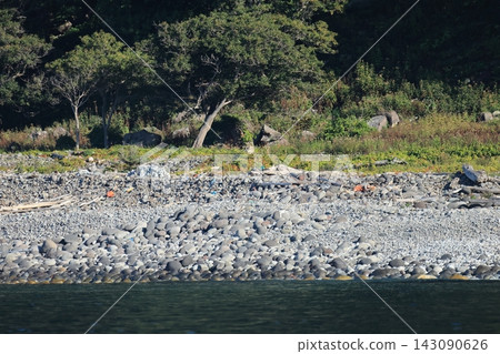 從遊輪上拍攝的知床自然風光,知床是世界自然遺產地(知床)。 從遊輪上拍攝的知床自然風光,知床是世界自然遺產地(知床)。 143090626