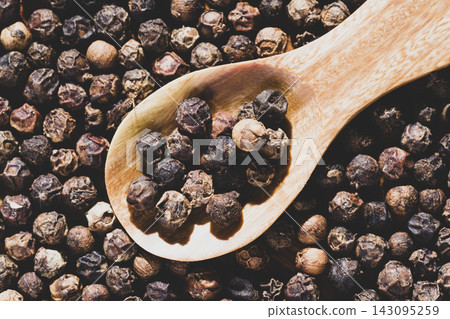 black peppercorns, top view black peppercorns, top view 143095259