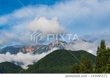Hakuba Yarigatake (left) and Shakushidake, two peaks of the Hakuba Three Mountains, as seen from Tsugaike Kogen. Hakuba Yarigatake (left) and Shakushidake, two peaks of the Hakuba Three Mountains, as seen from Tsugaike Kogen. 143095571