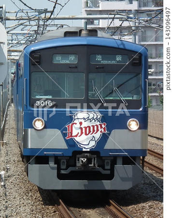 西武3000系L型列車3015F號駛入中村橋站 143096497