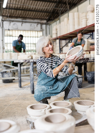 Positive woman potter with mould for new ware Positive woman potter with mould for new ware 143101776