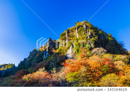 Yabakei, Oita Prefecture: A valley dyed in autumn colors. Yabakei, Oita Prefecture: A valley dyed in autumn colors. 143104629