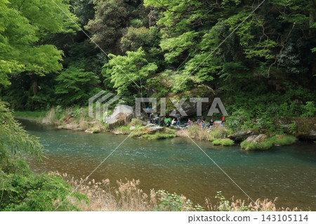 禦岳峽谷步道全長 4 公里,沿著多摩川而建。 禦岳峽谷步道全長 4 公里,沿著多摩川而建。 143105114
