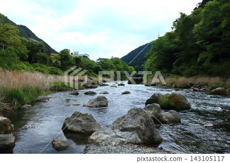 禦岳峽谷步道全長 4 公里,沿著多摩川而建。 禦岳峽谷步道全長 4 公里,沿著多摩川而建。 143105117