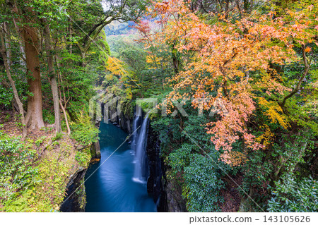 宮崎縣高千穗峽,秋色絢麗,美不勝收。 宮崎縣高千穗峽,秋色絢麗,美不勝收。 143105626