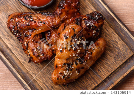 Grilled chicken wings with teriyaki sauce, seasoned with salt and spices. Chicken wings 143106914