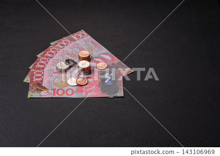 New Zealand paper money, dollar banknotes and cent coins as currency for exchange or travel New Zealand paper money, dollar banknotes and cent coins as currency for exchange or travel 143106969
