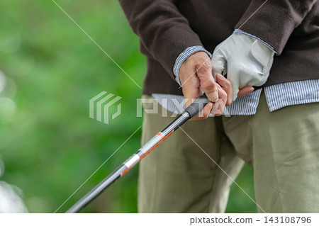 Senior man, hobby: golf, hands Senior man, hobby: golf, hands 143108796