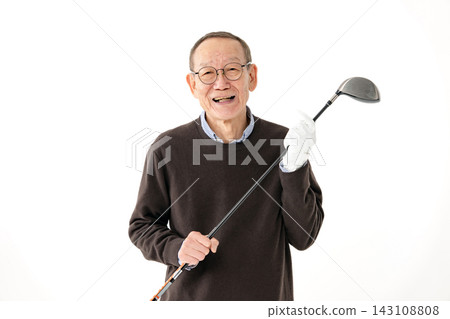 老人愛好高爾夫球 143108808