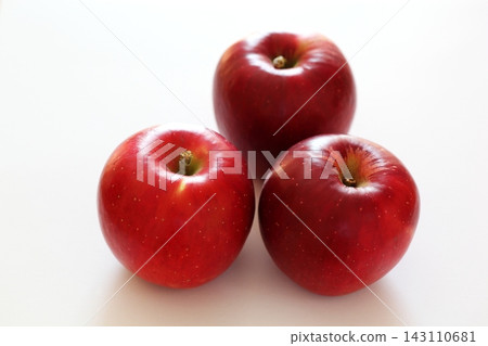 Fresh Red Apples Fresh Red Apples 143110681