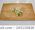 minced onion 143110836