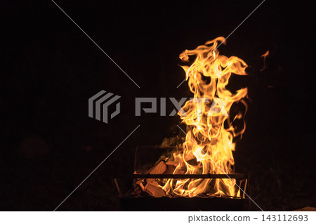 [Bonfire at Nakatsugawa Auto Campground] 143112693