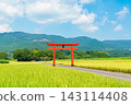 The torii gate of Sugawara Shrine stands amidst the rich rural landscape of Ebino City, Miyazaki Prefecture. 143114408