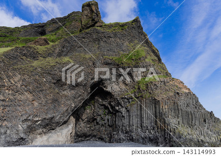Curving basalt cliff and columns at Reynisfjara Beach in South Iceland Curving basalt cliff and columns at Reynisfjara Beach in South Iceland 143114993