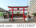 The vermilion torii gate and the shrine building of Anamori Inari Shrine (Ota Ward, Tokyo) 143115807