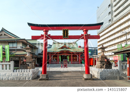 The vermilion torii gate and the shrine building of Anamori Inari Shrine (Ota Ward, Tokyo) The vermilion torii gate and the shrine building of Anamori Inari Shrine (Ota Ward, Tokyo) 143115807