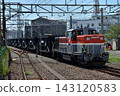 DE101662 diesel locomotive performing shunting operations. 143120583