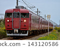 6 trains 413 series running on the Nanao Line 143120586
