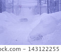 Roads covered in heavy snow 143122255