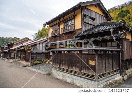 Townhouses along the road to Iwami Ginzan Silver Mine, Shimane Prefecture Townhouses along the road to Iwami Ginzan Silver Mine, Shimane Prefecture 143123767