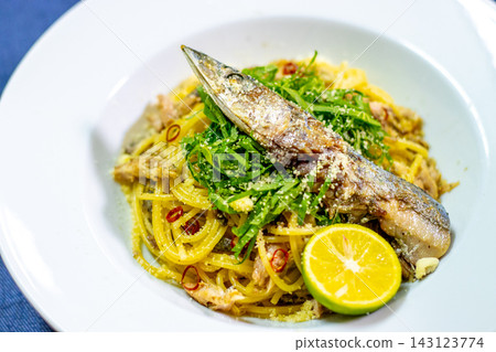 秋刀魚義大利麵(日式peperoncino) 秋刀魚義大利麵(日式peperoncino) 143123774