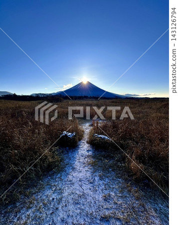 富士山和陽光 富士山和陽光 143126794
