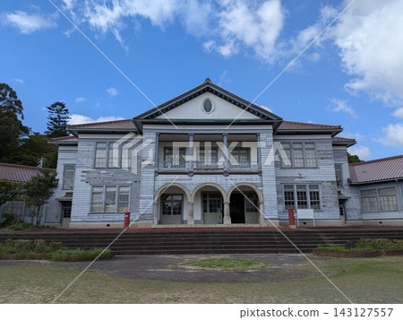 The exterior of Taishokan against a backdrop of blue sky and white clouds (Shimonoseki City, Yamaguchi Prefecture) The exterior of Taishokan against a backdrop of blue sky and white clouds (Shimonoseki City, Yamaguchi Prefecture) 143127557